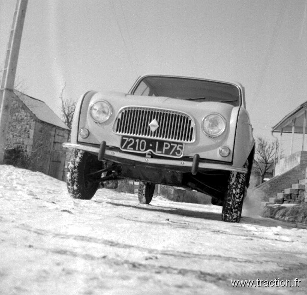 1961_02_00 1800C.jpg - 1961 Mignage, près d'Ouroux en Morvan, la renault 4L de Michel LÉVÊQUE, immatriculée 7210-LP75